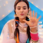 Priyanka Chahar Choudhary Instagram – 90’s songs are on my favourite list ofcourse ☺️
