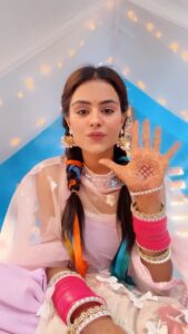 Priyanka Chahar Choudhary Instagram - 90’s songs are on my favourite list ofcourse ☺️