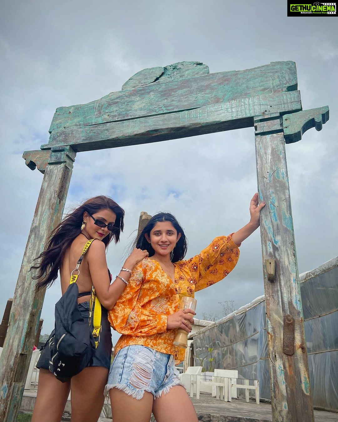Priyanka Chahar Choudhary Instagram - Mandatory Birthday post for my secret keeper ♥️ @priyankachaharchoudhary (aapki tejo )