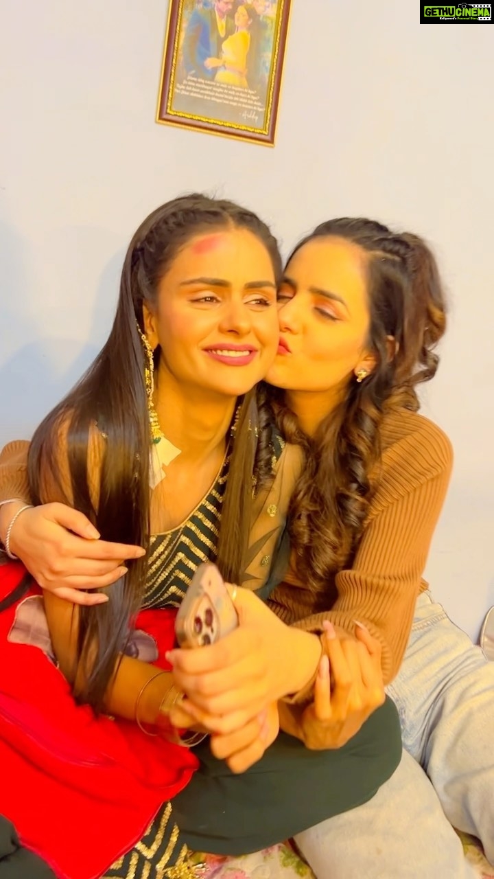 Priyanka Chahar Choudhary Instagram - She knows I’ll stay forever ❤️ @priyankachaharchoudhary #forever #mahijo #udaariyaan #bestfriends #bestfriend #favoriteperson #tejo #tejosandhu #mahi #mahivirk #priyankachaharchoudhary #rashmeetkaursethi #love #trendingreels #trending #explore #explorepage
