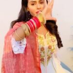 Priyanka Chahar Choudhary Instagram – Devar-bhabhi 🥳
#udaariyaan @aebyborntoshine #tejo