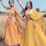 Priyanka Chahar Choudhary Instagram – #sandhusisters @isha__malviya ❤️
Costume credits- @sethchetna5