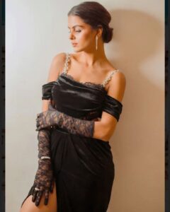 Priyanka Chahar Choudhary Instagram - Grateful beyond words for winning not just one, but two awards in a single day! Being named 'Youth Icon' and 'Style Icon' means the world to me. To my dear fans, thank you for your unwavering support and love. This recognition is as much yours as it is mine. I promise to keep working hard and inspiring the youth with my style, grit and determination. Cheers to new beginnings! ❤️

Photographer: @navneet_photography
Makeup: @shapeyourface_withyj
Hair: @abidansanri

Stylist: @roshni0819
Assistant stylist: @shivanishelar_97

Black outfit: @thechiqueavenue
Jewellery: @jewelryaccent

Saree: @ananshh.official 
Jewellery: @jewelryaccent

#FirstAwardEver #GratefulHeart #YouthIcon #StyleIcon #PriyankaChaharChoudhary