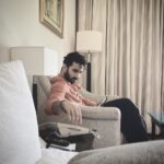 Raghav Juyal Instagram - आलिम ये कहता वहाँ इश्वर है फ़ाज़िल ये कहता वहाँ अल्लाह है काबुर ये कहता वहाँ इसा है मंजिल ये कहती तब इंसान से की तुम्हारी है तुम ही सम्भालों ये दुनिया ( piyush mishra ) @officialpiyushmishra