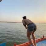 Raghav Juyal Instagram - River rafting by , तन्हाई adventure company , Rishikesh 😂😂 The Arches Rishikesh