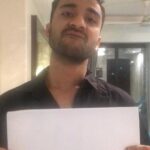 Raghav Juyal Instagram - 😂 @tabish_pasha , इसे कहते हैं लप्पड़ योगा , आसन - रैपट आसन इस आसन से आप down to earth रहते हैं ,