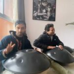 Raghav Juyal Instagram - ❤️ with @babakutani @babakutani @kutanihandpan_academy @rishikeshmusic_festival @artistvalley_urgam #babakutani #kutanihandpanacademy #rishikeshmusicfestival #artistvalleyurgam Kutani Handpan Academy