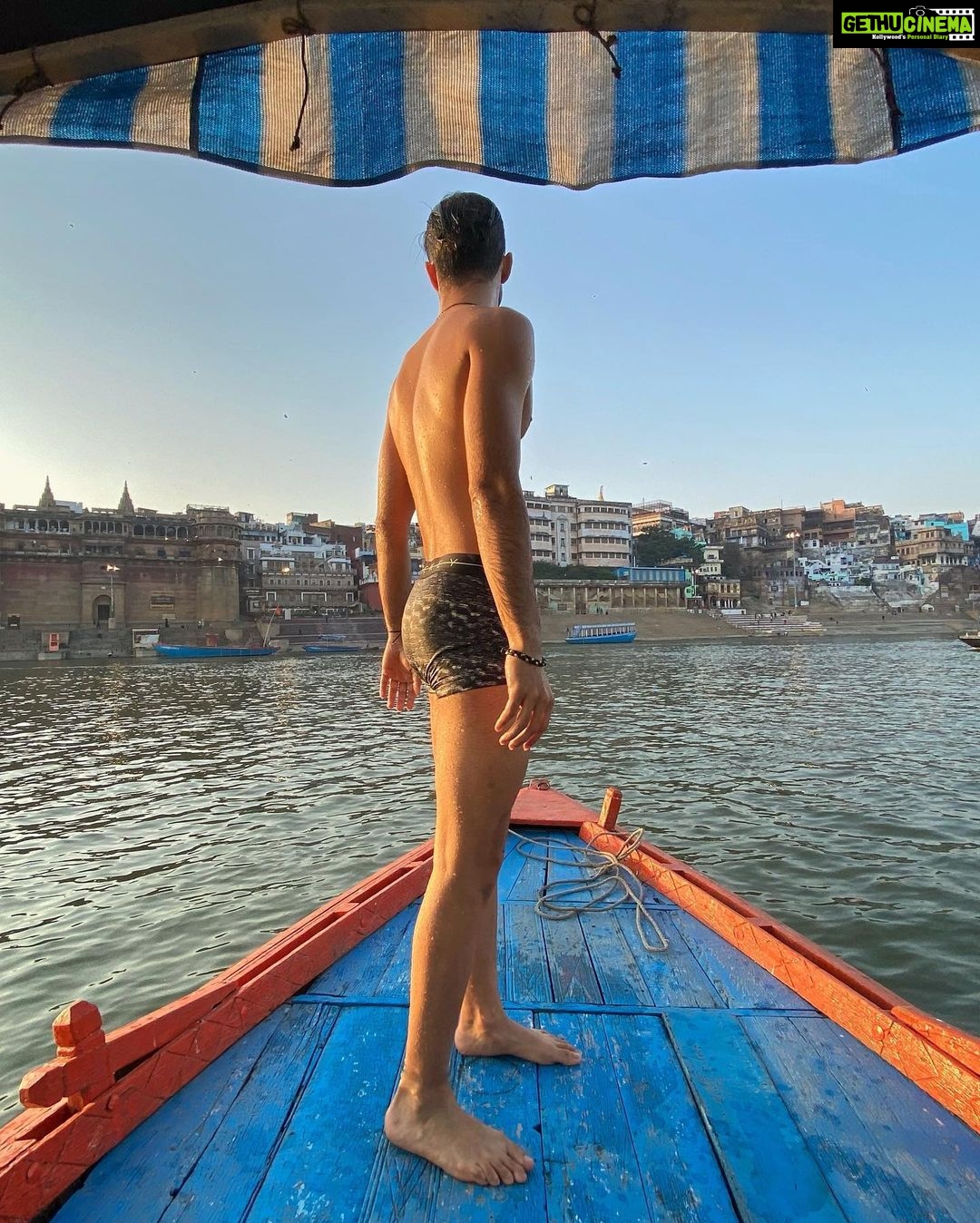 Raghav Juyal Instagram - Banaras - e - ishq ❤️ Zindagi zindabad Thank u @amitpvermaa for this picture Banares