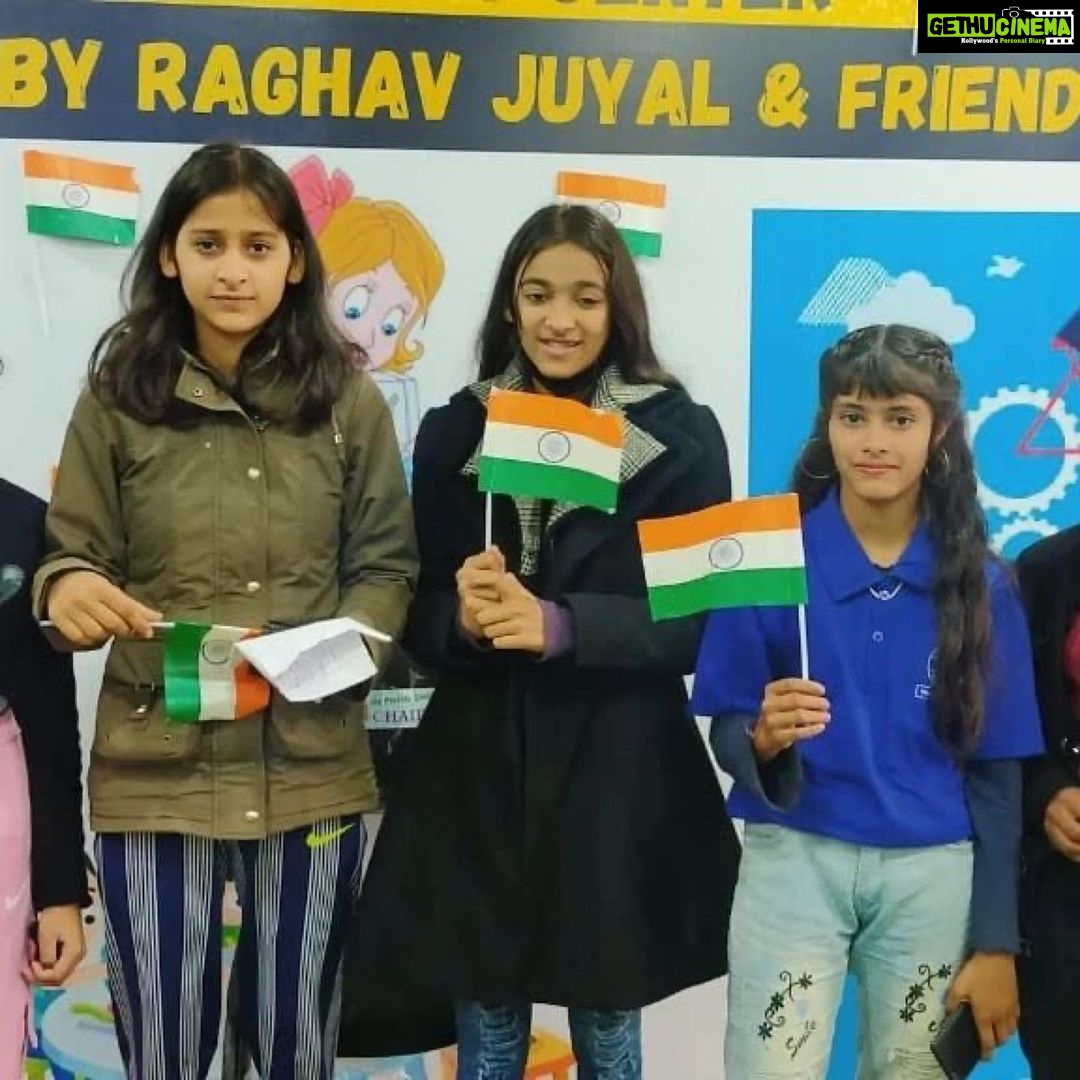 Raghav Juyal Instagram - #Repost @khushiyaanorg ・・・ Today we celebrated Republic Day at our Ananta Khushiyaan Digital Educatiob & Skill Development Centre ( Dehradun) . . Thank you @raghavjuyal Sir & Friends for being the strongest support. . Thank you Dehradun team for excellent execution.