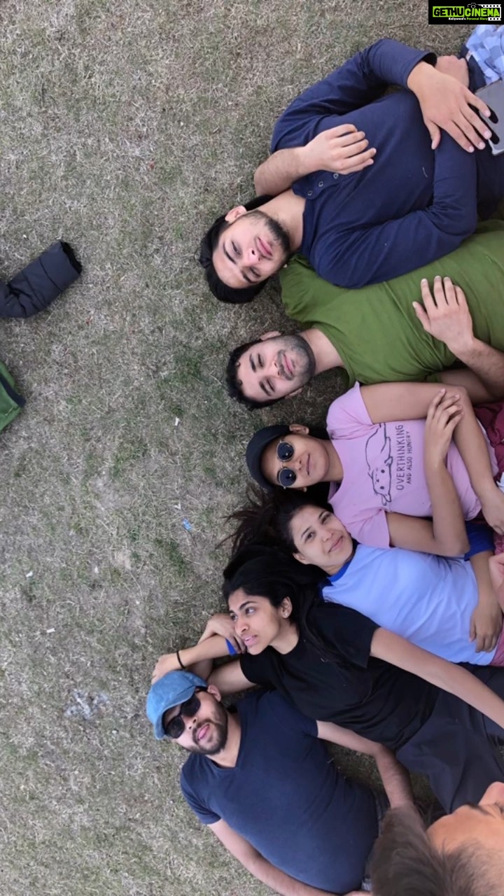 Raghav Juyal Instagram - ज़िंदगी ज़िंदाबाद ❤️ @mohanshakti @alishasingh.official @dhruvmehta90 @abhinavchatwal @abhinegi2 @ishanbhandarii @farak_ni_pdta @ivanshu_k @priyalgoyal @prakshep.bisht