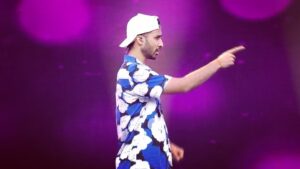 Raghav Juyal Instagram - पहाड़ी राग में , २ पहाड़ प्रेमी 
@mohanshakti @starplus @disneyplushotstar 

गाना :फूलों के रंग से, दिल की कलम से 

चित्रपट / Film: Prem Pujari

संगीतकार / Music Director: सचिन देव बर्मन-(S D Burman)

गीतकार / Lyricist: नीरज (गोपालदास सक्सेना)-(Neeraj (Gopaldas Saxena))

गायक / Singer(s): किशोर कुमार-(Kishore Kumar)

राग / Raag: Pahadi

 #danceplus6 #raghavjuyal #shaktimohan #salmanyusuffkhan #punitjpathak #remodsouza