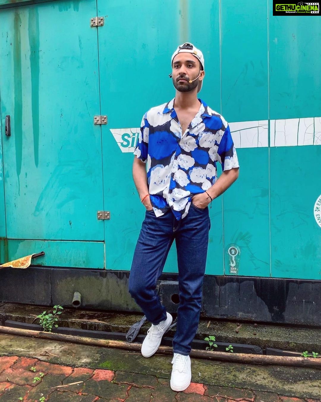 Raghav Juyal Instagram - #Repost @priyanka2.0 ・・・ @raghavjuyal in a @hufworldwide shirt for #DancePlus6 💙🤍 #STYLEDbyPriyanka Cap: @urbanmonkeyindia Assisted by: @stylingbyb_ Makeup: @kondvilkarsuhas Hair: @sajzdot Managed by: @nyogesh81 Raghav Team: @vikasgupta46_ #RaghavJuyal #HUF #HUFWorldwide #DancePlus #Menswear #MenswearStylist #FashionStylist