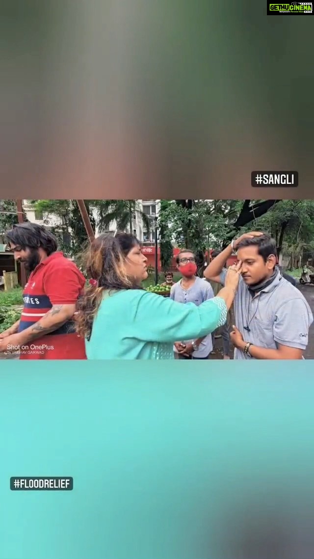 Raghav Juyal Instagram - #Repost @vaibhavkishangaikwad ・・・ Flood relief 💯. @raghavjuyal @chinukwatraofficial @raghavjuyalfriends @samir.ravindra.kwatra . #reelskarofeelkaro #relief #need #helpothers #contribute