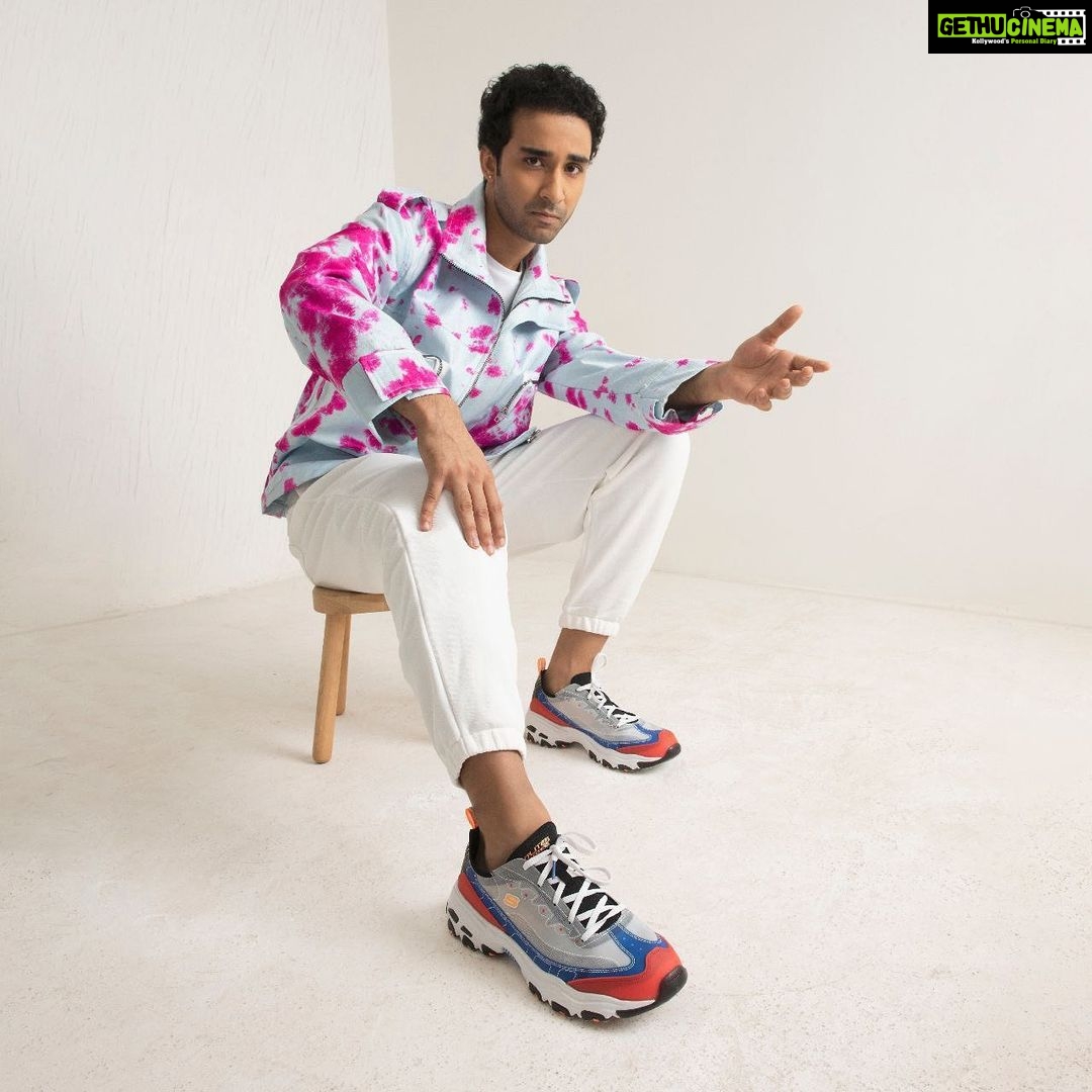 Raghav Juyal Instagram - Contest Alert! @Skechersindia and I are searching for original creators. 1 Show us your original talent – dancing, music, VFX, editing, graffiti, anything you like. 2. Use the Skechers Originals Keep Moving track and show off your Original side. 3. Upload the post on Instagram, tag me & @SkechersIndia and use #OriginalsKeepMoving 4. Lucky winners to be announced on @skechersindia page on 30th Jul #ad