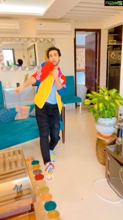 Raghav Juyal Instagram - (Chalo) out now on YouTube..🌸 @tabish_pasha . Make reels on it…🌸 . . #chalo #reels #reelofinstagram #dance #raghavjuyal #newsong #tabishpasha #explore #trending