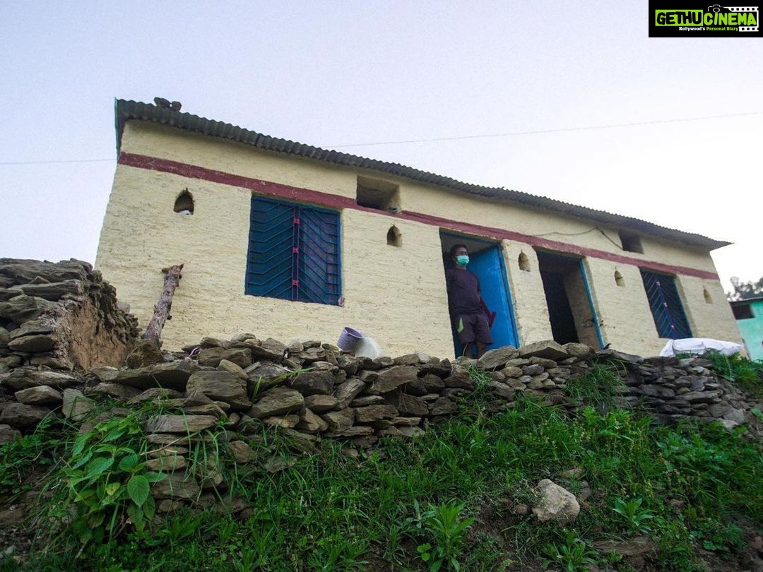Raghav Juyal Instagram - A lady’s death on Sunday in Pauri is a sign of how poverty, fear and a lack of facilities are adding to COVID-19 fatalities in remote villages, where many shun tests for fear of testing positive and being forced to go to hospital far from home. (Image 3) Other than covid kits everyone in the higher Himalayas are in dire need of ration kits. The administration quotes that ration is not a problem, then what are these requests of people existing on ground pleading to volunteers of different organisations to help them get ration kits. (Image 5) On our second day in Pauri with the intensive research and ground report of Siddharth Singh Rawat we decided to visit Kot and provided ration kits to the covid effected Patients and their families (Image 8) The Human face of Covid 19 is effected economically as well as physically. In one of the best community health centres of the district the medical officer requests us to help their sweeper get his one year due payment so that he can feed his family of six. We are slowly reaching towards a predicted third wave. If together we end up solving basic problems we might stand up and defend ourselves and our fellowmen Also a quick reminder of the past Straight from Ramayan जब कोई राजा अपने कर्तव्य पालन में असफल होता है तब ऐसा होता है,अकाल मृत्यु होती है, पाप बढ़ता है और हर तरफ अव्यवस्था फैलती है।