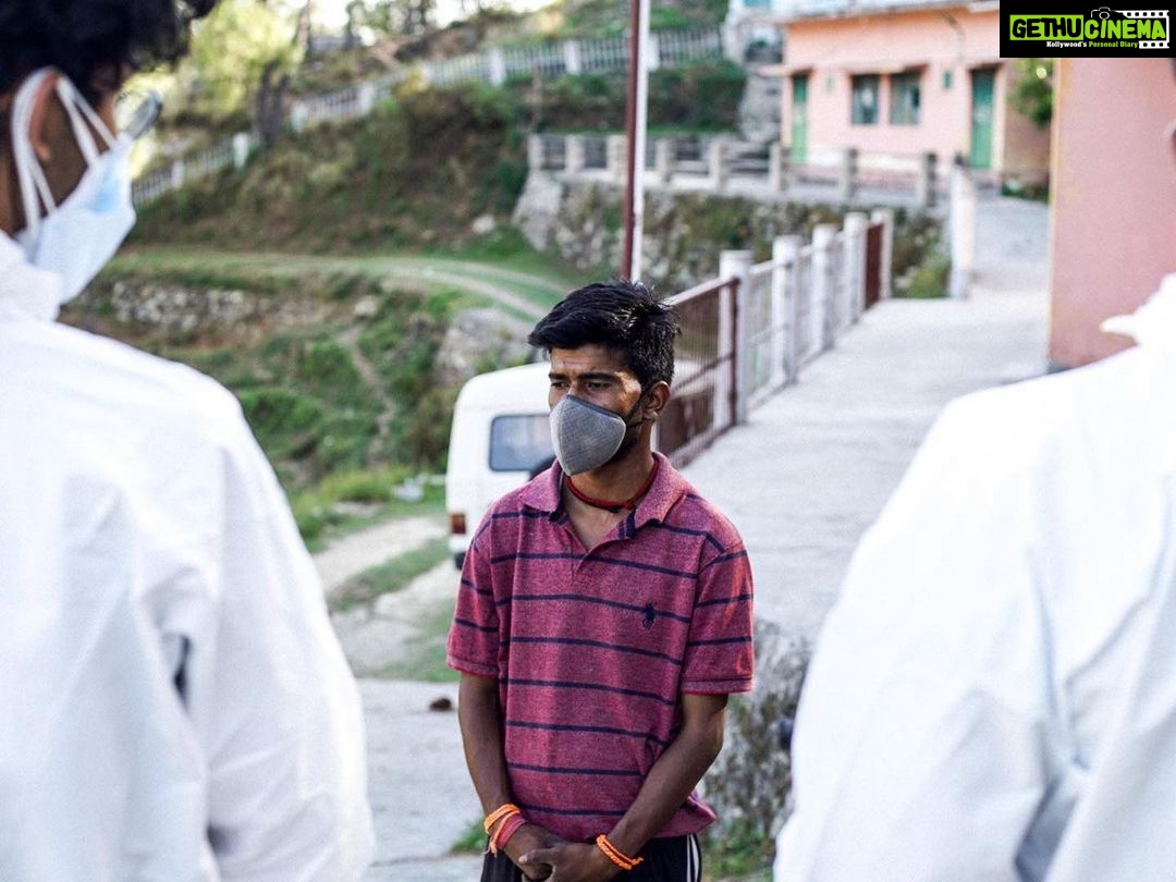 Raghav Juyal Instagram - A lady’s death on Sunday in Pauri is a sign of how poverty, fear and a lack of facilities are adding to COVID-19 fatalities in remote villages, where many shun tests for fear of testing positive and being forced to go to hospital far from home. (Image 3) Other than covid kits everyone in the higher Himalayas are in dire need of ration kits. The administration quotes that ration is not a problem, then what are these requests of people existing on ground pleading to volunteers of different organisations to help them get ration kits. (Image 5) On our second day in Pauri with the intensive research and ground report of Siddharth Singh Rawat we decided to visit Kot and provided ration kits to the covid effected Patients and their families (Image 8) The Human face of Covid 19 is effected economically as well as physically. In one of the best community health centres of the district the medical officer requests us to help their sweeper get his one year due payment so that he can feed his family of six. We are slowly reaching towards a predicted third wave. If together we end up solving basic problems we might stand up and defend ourselves and our fellowmen Also a quick reminder of the past Straight from Ramayan जब कोई राजा अपने कर्तव्य पालन में असफल होता है तब ऐसा होता है,अकाल मृत्यु होती है, पाप बढ़ता है और हर तरफ अव्यवस्था फैलती है।