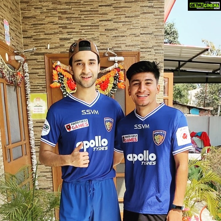 Raghav Juyal Instagram - देहरादून वाइब , @thapa.42 @krishna_chaudhary_09 @chennaiyinfc Dehra Dun, India