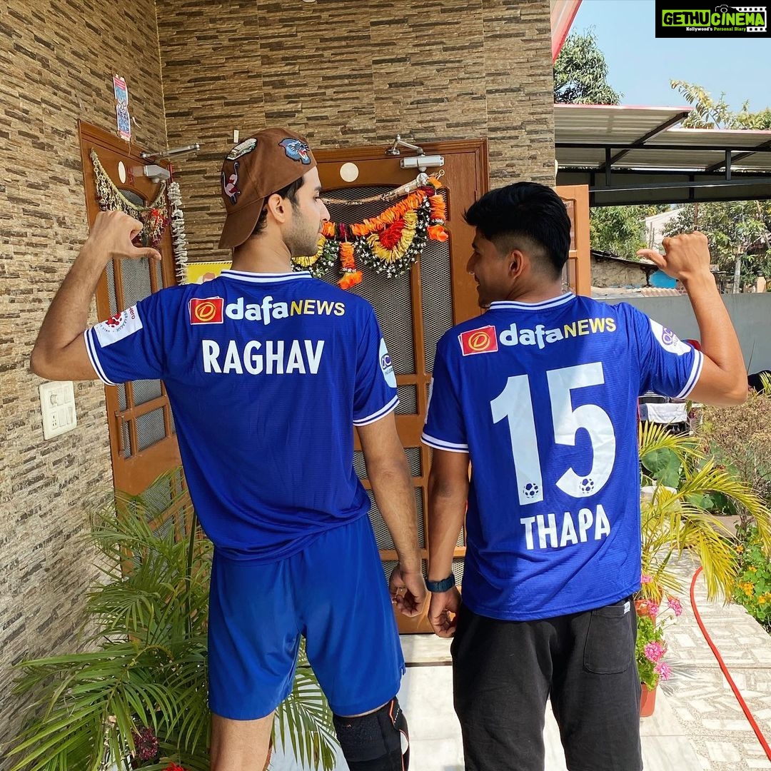 Raghav Juyal Instagram - देहरादून वाइब , @thapa.42 @krishna_chaudhary_09 @chennaiyinfc Dehra Dun, India