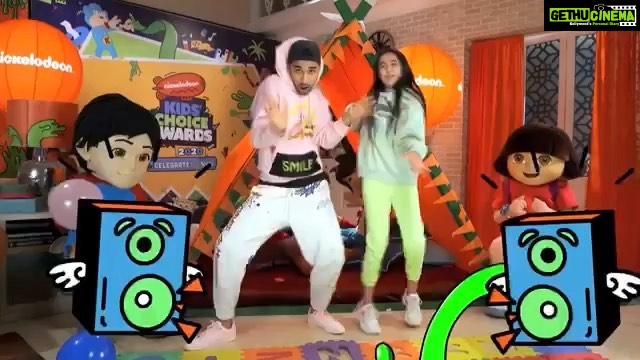 Raghav Juyal Instagram - #Repost @nickindiaofficial ・・・ The coolest #KCAIndia2020 hosts are ready in their PJs, of course to #CelebrateTheNew with you! Are you? @raghavjuyal @aakritisharma.official #DostWithKCAHost #KCAHost2020 #KCAHost #KCA2020 #PyjamaParty #IndiasBiggestPyjamaParty #AakritiSharma #RaghavJuyal