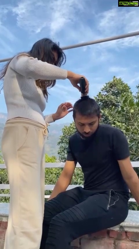 Raghav Juyal Instagram - 🕯 2 minute का मौन इस आशिक़ दीवाने के लिए ,please 🙏🏻 @ashvi240p @kharola_yash @bhandarishyna @aman_0390 @chondkotfarm @sara.arrhusius @bhardwaj_sneha @ivanshu_k @tabish_pasha @namannanda92 @0the_lost_traveller @dhruvmehta90 @salvushotels #salvushotels