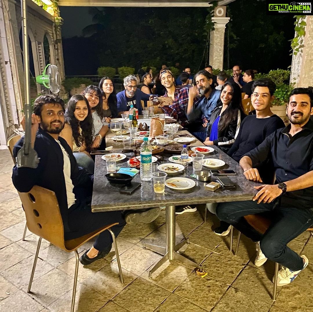 Raghav Juyal Instagram - जन्म दिन मुबारक @theactorstruth , यहाँ मैं मन लगा के पढ़ता हूँ क्यूँकि आंको की tension नहीं रहती , और अब तो रिश्तेदार भी नहीं पूछते की "आगे क्या करना है ?" #actorstruth @saurabhsachdeva77 Mumbai, Maharashtra
