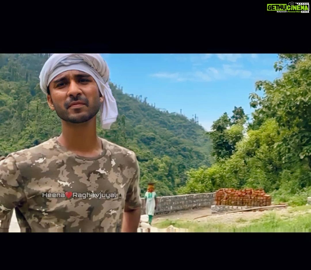 Raghav Juyal Instagram - उफ़्फ़ क्या दिन थे , वैसे दिन तो रोज़ ही उफ़्फ़ से जा रहे हैं ,लेकिन एक shout out उन दिनों के लिए भी , Uttarakhand