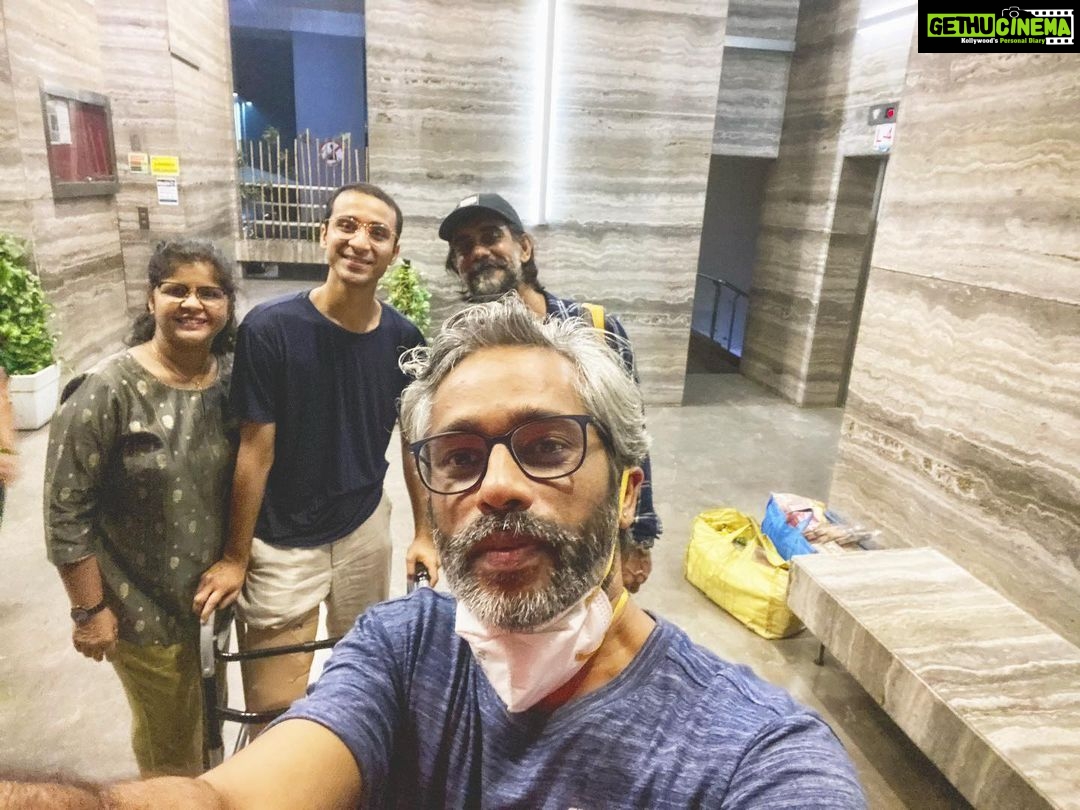 Raghav Juyal Instagram - Kadi pakoda night @saurabhsachdeva77 @amitverma_in @alkajuyal68