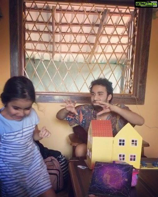 Raghav Juyal Instagram - इस नन्ही परी की याद अति है ❤️, अब पैर ठीक होने के बाद पहाड़ 🏔 से समुंदर 🏖 का सफ़र तय है @nakeela15 @morjimmor Goa, India