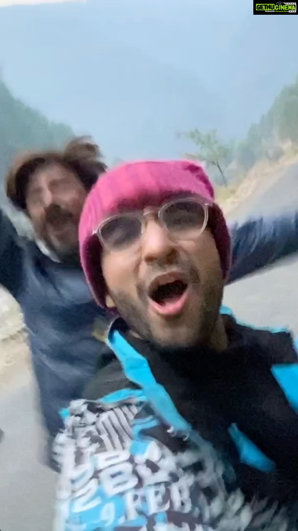 Raghav Juyal Instagram - Dost @ishanbhandarii @nishant_travelogged @salmanyusuffkhan @0the_lost_traveller @kharola_yash @manav_yoga @malita.fernandes @ayurveganyogui @abhinegi2 @chondkotfarm @salvushotels #salvushotels #uttarakhand