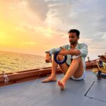 Raghav Juyal Instagram - I keep picking my trail , if u want to live life and see the world u pick yours too ❤️🤘 @pickyourtrail @lilybeachresortmaldives #Pickyourtrail #Hasslefreeholidays #LilyBeach #Ilovelily Lily Beach Resort & Spa at Huvahendhoo, Maldives