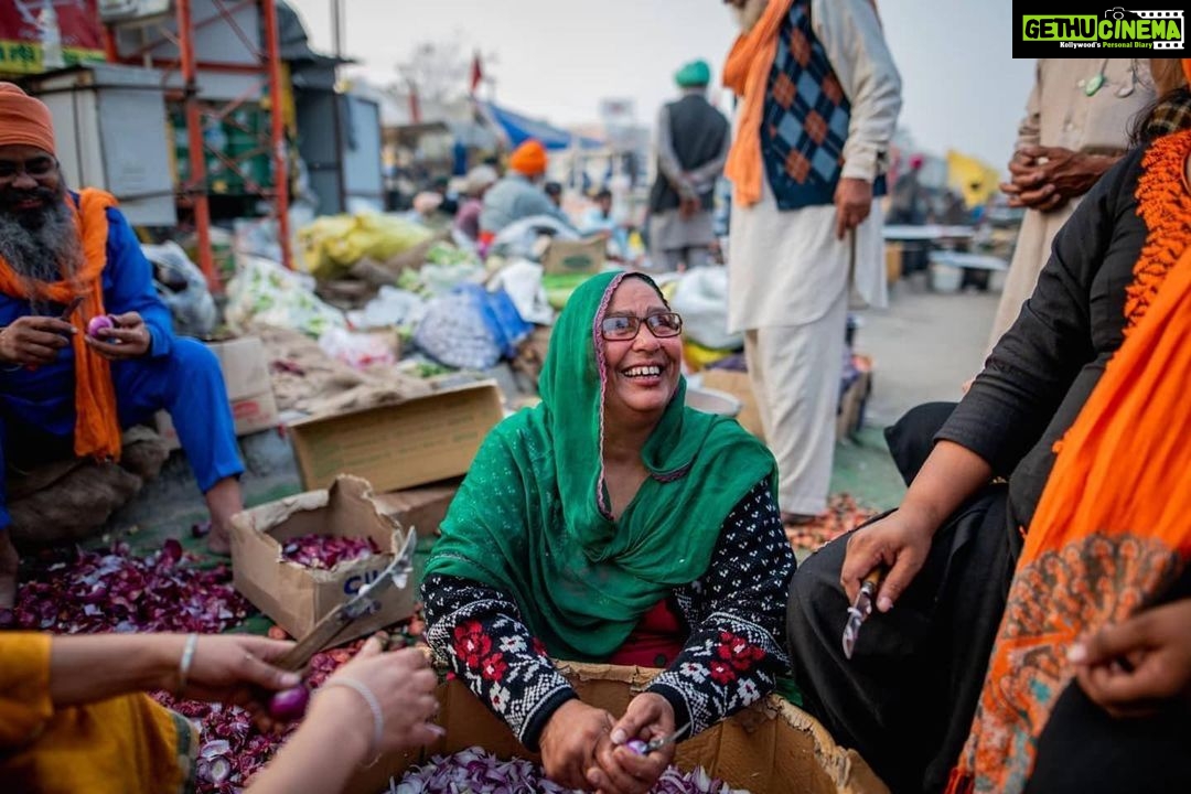 Raghav Juyal Instagram - #Repost @akshaykapoooor ・・・ One thing you see when you enter the protest site is that how well organised everything is. From preparation of langar to getting newspaper in the morning. There are people on night duty always on the lookout for miscreants, people from outside aren't allowed at night. Everyone has a role to play. As @naveenmacro said, "one wrong step can turn it into a different direction as we've seen it during CAA protests earlier this year" But one thing the protests do miss is representation on women farmers. The numbers are extremely low as compared to men. We talked to a few women on this issue who came from Delhi to help the farmers and they said, "since most of them are old, it's hard for them to run if something bad happens, plus there's problems with proper sanitation and they are back home taking care of the rest of the family, that's how they're contributing." People are also trying to keep themselves sane and entertained. In picture 3 you'll see farmers talking among themselves which was planned and is a fake candid moment. #kisanandolan #farmerprotest #farmers