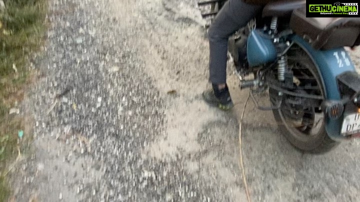 Raghav Juyal Instagram - Budbudbudbud 🏍 @ishanbhandarii @kharola_yash Uttarakhand