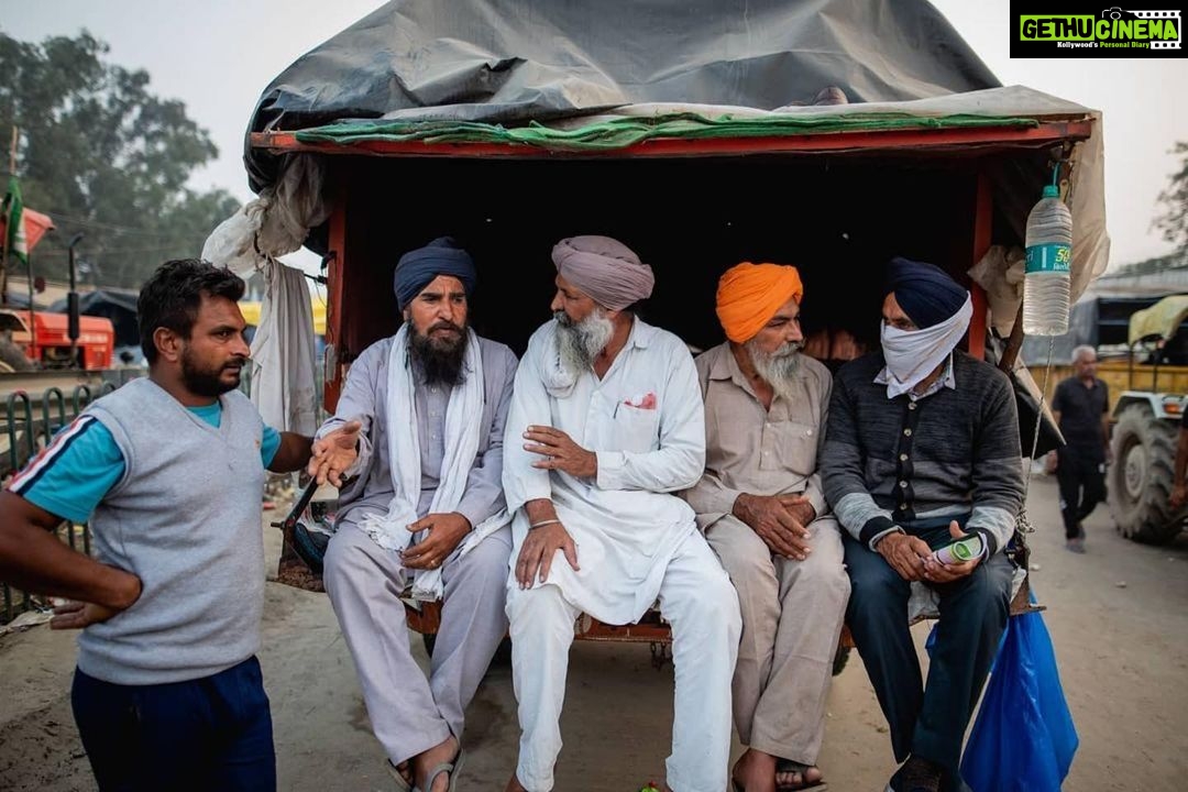 Raghav Juyal Instagram - #Repost @akshaykapoooor ・・・ One thing you see when you enter the protest site is that how well organised everything is. From preparation of langar to getting newspaper in the morning. There are people on night duty always on the lookout for miscreants, people from outside aren't allowed at night. Everyone has a role to play. As @naveenmacro said, "one wrong step can turn it into a different direction as we've seen it during CAA protests earlier this year" But one thing the protests do miss is representation on women farmers. The numbers are extremely low as compared to men. We talked to a few women on this issue who came from Delhi to help the farmers and they said, "since most of them are old, it's hard for them to run if something bad happens, plus there's problems with proper sanitation and they are back home taking care of the rest of the family, that's how they're contributing." People are also trying to keep themselves sane and entertained. In picture 3 you'll see farmers talking among themselves which was planned and is a fake candid moment. #kisanandolan #farmerprotest #farmers