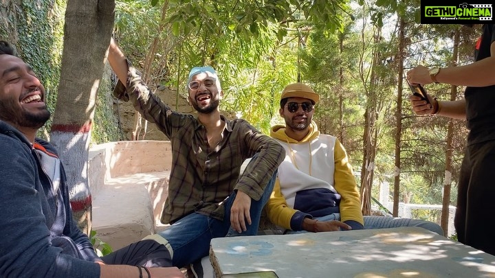 Raghav Juyal Instagram - @ishanbhandarii @ivanshu_k @amitverma_in @namannanda92 Rishikesh