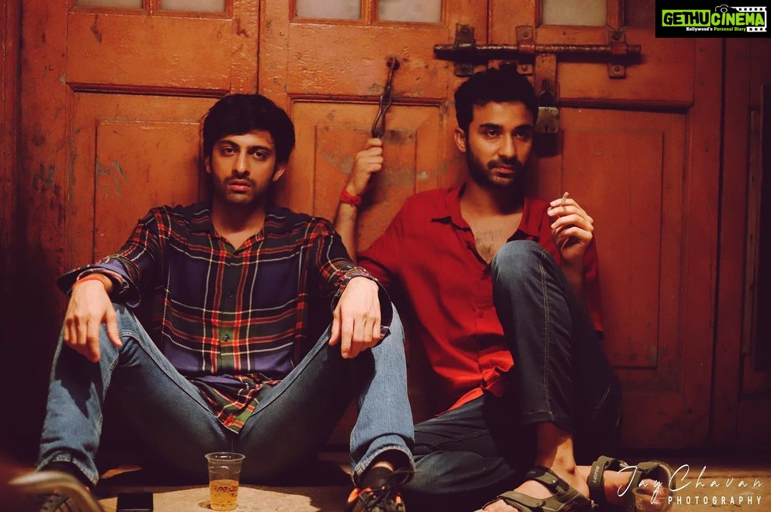 Raghav Juyal Instagram - Behind the scenes of #bahuthuasammaan @abhishekchn @wolverinejay93 - photographer #actor #cinema #film #indiancinema #indiancinemagallery #actorslife