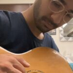Raghav Juyal Instagram - वो इस घटना को दिल पे ना लें . Same जैसे हर कोई दूल्हे की घोड़ी के आगे डान्सर बन जाता है वैसे ही भाव में आके मैंने यह साधन बजाया , जैसा भी चु;:याप फैलाया वैसा ही Instagram पे डाल दिया , सोचा नहीं , बहुत से गायक और तारयंत्र साधन बजाने वाले कलाकार यह देख के सोचेंगे कि यह इसने क्यूँ किया ? सच बताऊँ तो मैं भी बिलकुल यह ही सोच रहा हूँ की यह G मस्ती मैंने क्यूँ की , अब कर ही दी है तो डाल भी रहा हूँ , माफ़ करना सीख रहा हूँ 🙏🏻#showyourinperfections
