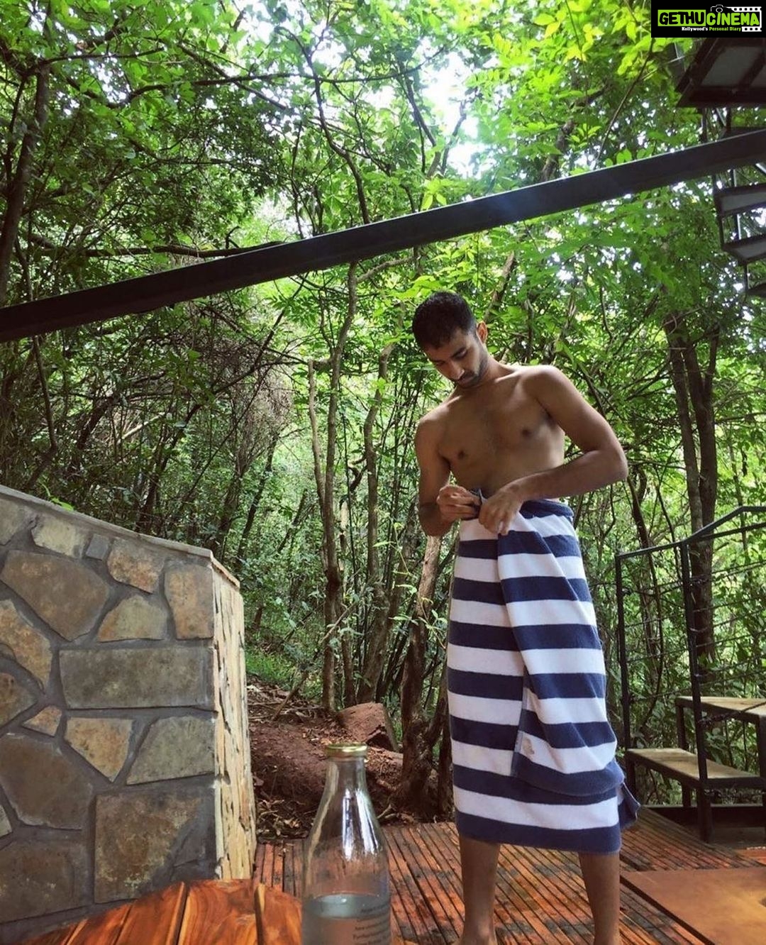 Raghav Juyal Instagram - Towel - तौलिया- ढकयंत्र