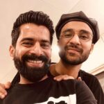 Raghav Juyal Instagram - M broken today , In agony , it pains alot to know that dada is no more with us , कैसे कोई अचानक से चला जाता है ? जिसके साथ तुमने हंसी मज़ाक़ दुःख सुख के सरे पल बिताए होते हैं , दादा कहाँ गए आप ?