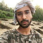 Raghav Juyal Instagram - Mushkil se post kiya hai , aajkal network chetr se bahar hun , Difficult to find networks , these days Farm life , @abhay_s_rawat farm , at Abhay’s farm Uttarakhand