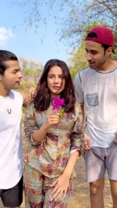 Raghav Juyal Instagram - Jee Rahe The Hum❤️
#jeerahethehum #26DaysToKBKJ  #KisiKaBhaiKisiKiJaan

@beingsalmankhan @hegdepooja @venkateshdaggubati @farhadsamji @amaal_mallik @shabbir_ahmed9 @ranju.v @iamjaggubhai_ @bhumika_chawla_t @singhvijender #AbhimanyuSingh @raghavjuyal @jassie.gill @shehnaazgill @palaktiwarii @vinali_bhatnagar @vmanikandandop @shamiraah28 @skfilmsofficial @zeestudiosofficial @ZeeMusicCompany