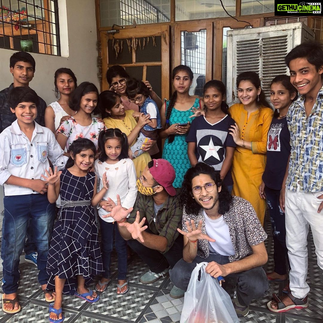 Raghav Juyal Instagram - @saheli_trust_dehradun Birthday with these angels , my best birthday ever , one of them is Mishti who is the most special for me , she is like a daughter to me , and I love them all ❤️❤️ Dehradun, देहरादून, Uttarakhand, India