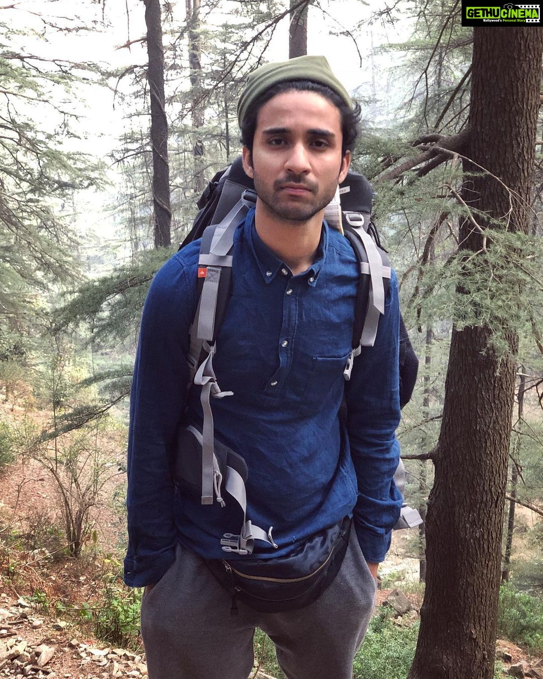 Raghav Juyal Instagram - Photographer-Bhai pose dena , Me - Abey yar aise hi lele yar photo , saala pose bhi do bina baat ke smile bhi karo , Abey jaldi le pura din nahi hai Dehradun, देहरादून, Uttarakhand, India