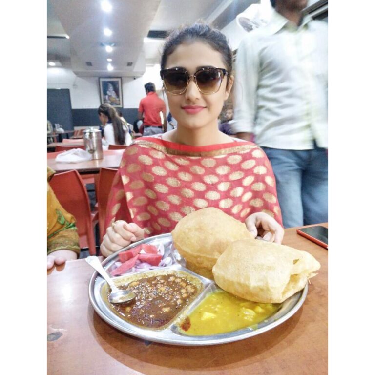 Ragini Khanna Instagram - When you travel all the way to eat #amritsardiaries #amritsar #foodparadise #foodheaven mere pyo da shahar ! 🍛