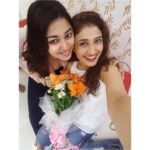 Ragini Khanna Instagram – The fragrance of old friendships…. cause I love her ♥️💐🌸🌷🌸🌷🌸🌷🌸🌷🌸 #birthdayshenanigans #memories #love #grace #health 🌺🥀🌹🌺🥀🌹🌺🥀🌹🌺🥀🌹