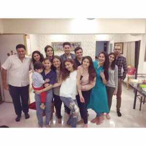 Ragini Khanna Instagram - Do I need to mention who is the blessed  one in this pic 🙏🏼♥️❤️ we all are 🙏🏼thank you everyone for all the love affection ❤️ am truly blessed 🙏🏼♥️ #happygirldance #birthdaygirl #blessedme 😊😘♥️❤️🤗