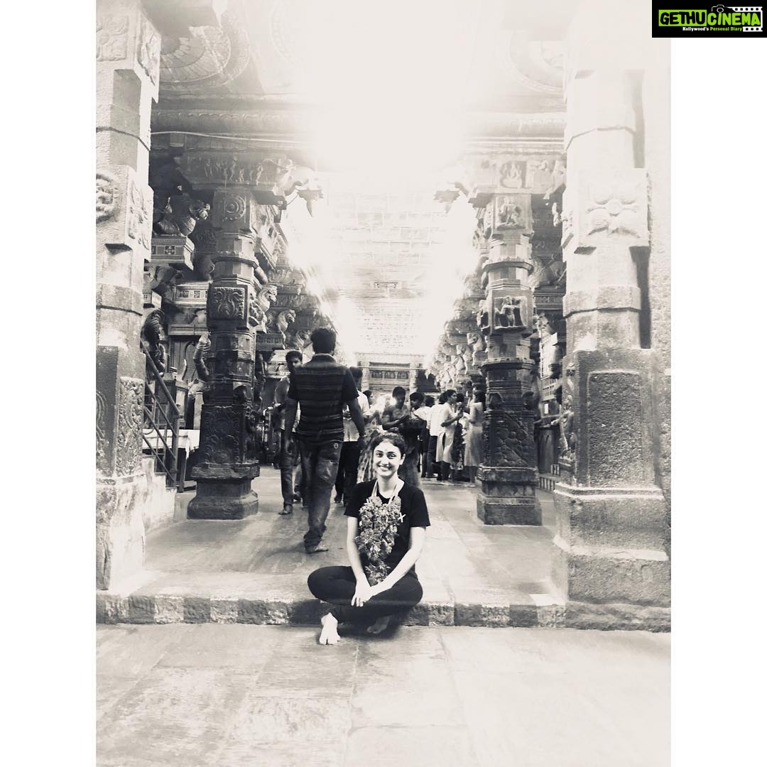 Ragini Khanna Instagram - Straight out of a fantasy novel 📚 into reality #india #travelstories #travelgram 🧜🏼♀️