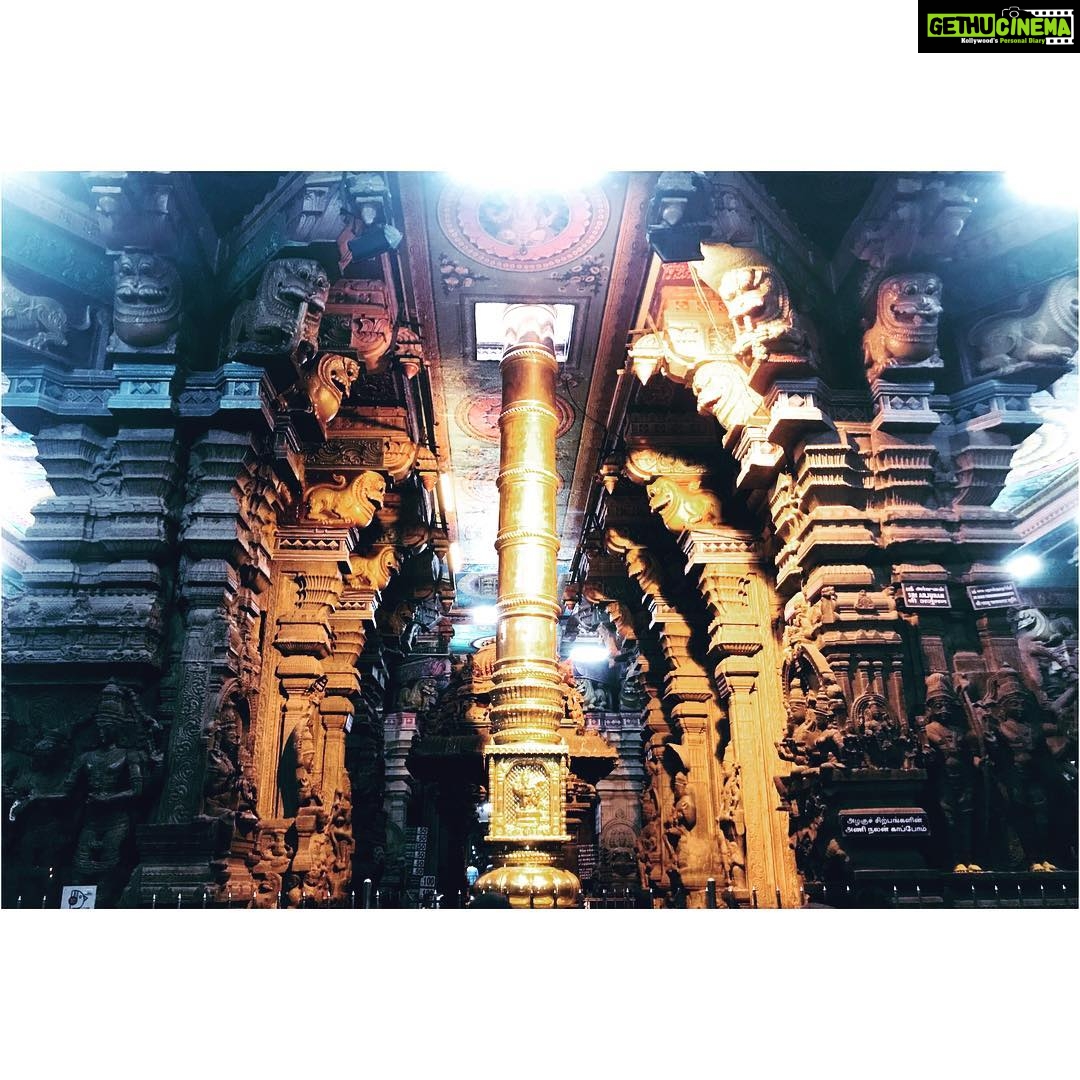 Ragini Khanna Instagram - This pillar ( स्तंभ ) is made of gold, tourists can’t touch it. And if you wish to see it’s peak you have to step out of the temple premise and angle yourself correctly to catch a glimpse. #travelstories #solotraveller #clickedbyme ♥️