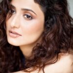 Ragini Khanna Instagram - He saw me in French..... 🇫🇷 #tumemanques #moodgrams