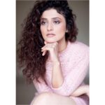 Ragini Khanna Instagram – If you ever get called #cremedelacreme or the #queen .. remember the only ones who deserve to stay in your life are the ones who make you feel the same. #workmode ♥️